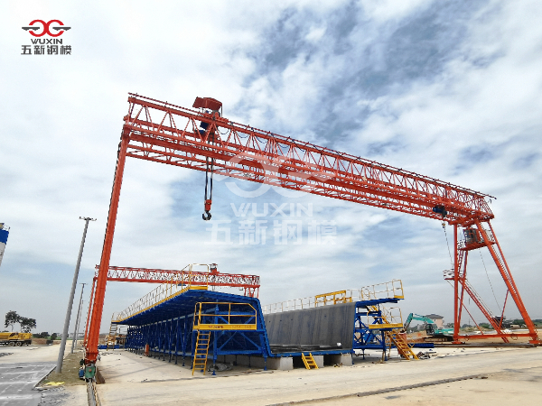 La première poutre-caisson de 40 mètres au parc à poutres Qujiang du 12e Bureau du chemin de fer Hangzhou-Quzhou de China Railway